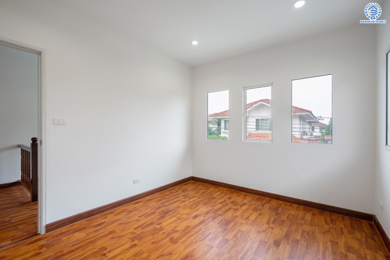 บ้านมือสองตกแต่งใหม่ หลังใหญ่ ม.ภัสสร14 บางใหญ่ ดีไซน์ทันสมัย เนื้อที่ 51.5 ตร.ว. รองรับทุกความสุข ฟังก์ชัน 3 ห้องนอน 2 ห้องน้ำ 2 ที่จอดรถ บนทำเลศักยภาพ ใกล้เซ็นทรัลเวสต์เกต ทางด่วน "ศรีรัช" และรถไฟฟ้าสายสีม่วง "สถานีตลาดบางใหญ่"